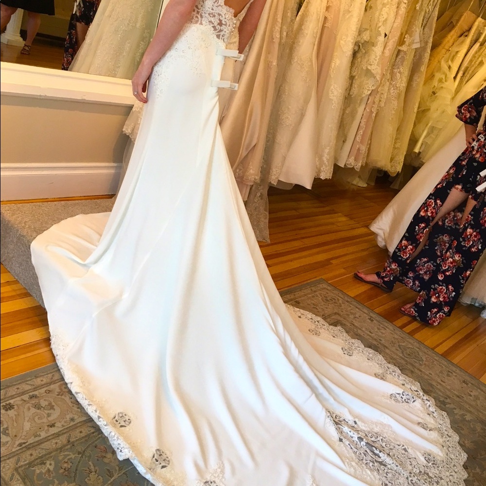 Martina Liana Wedding Dress - Picture 5 of 6
